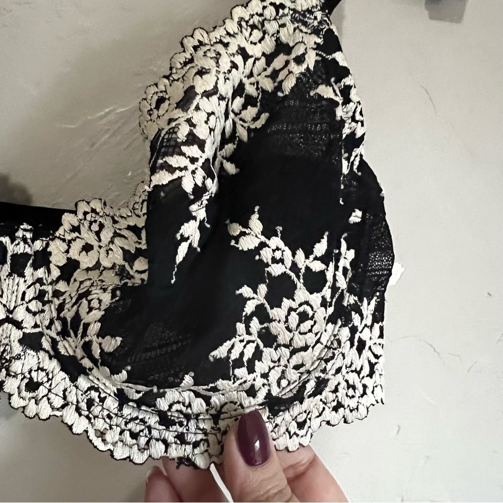 Wacoal Embrace Lace‎ Underwire Black/Cream Bra - Picture 5 of 8